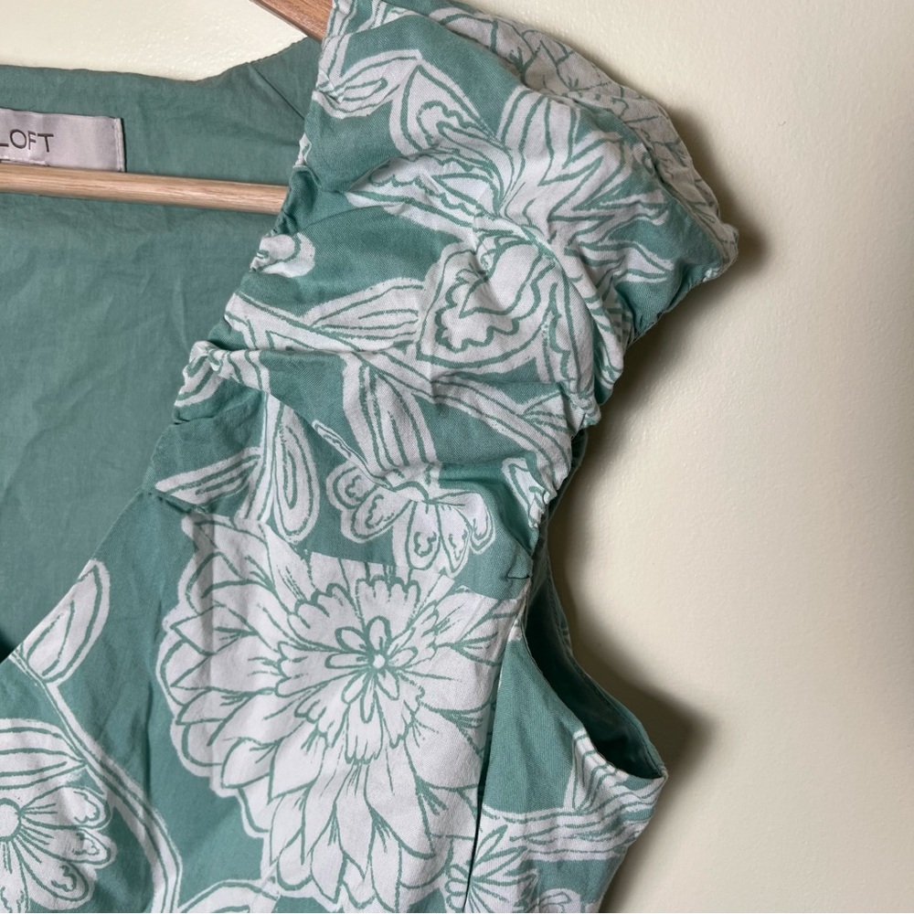 Loft Floral V Neck Bubble Hem Cropped Short Sleeve Top Size Small Teal Green - Picture 5 of 10